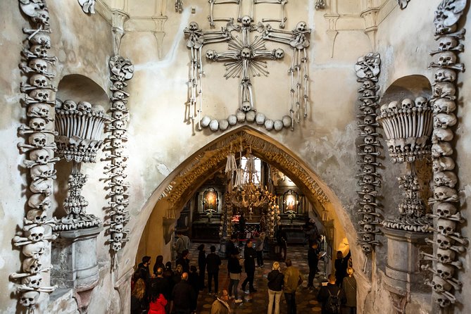 Kutna Hora Day Trip from Prague - Getting to Kutná Hora: the 12:45 pm start and road-time reality