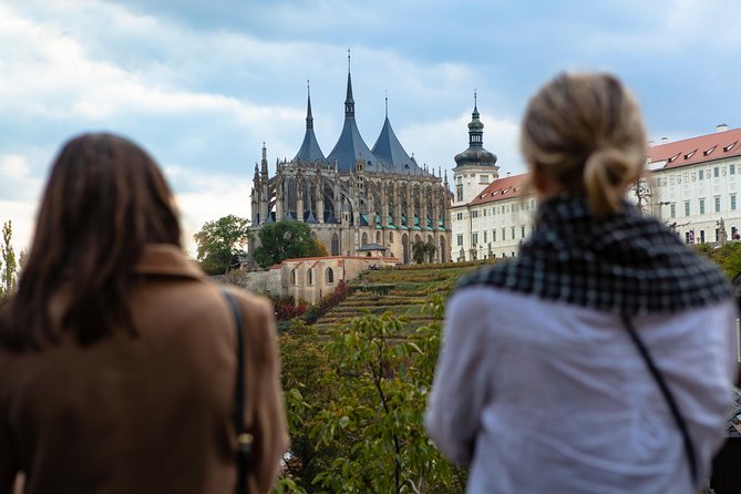 Kutna Hora Day Trip from Prague - Logistics and comfort: photos, buses, and where to stand