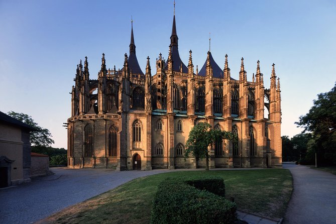 Kutna Hora Half-Day, Incl. the Bone Church & St.Barbara Cathedral - Prague to Kutná Hora: a long ride that makes sense