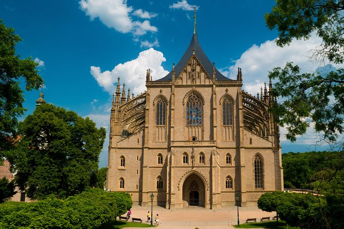 Kutna Hora Private day trip from Prague with lunch, admission and local treat - Kutná Hora From Prague: Why This Day Trip Works