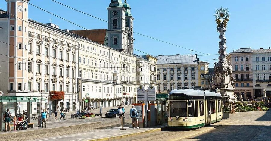 Linz: Private Day Trip to Cesky Krumlov - A 1.5-hour UNESCO Old Town walk that gives you bearings fast