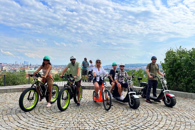 Live-Guided e-Scooter Tour of the Old Town of Prague, 60 min - The real value: guides, photos, and small comforts