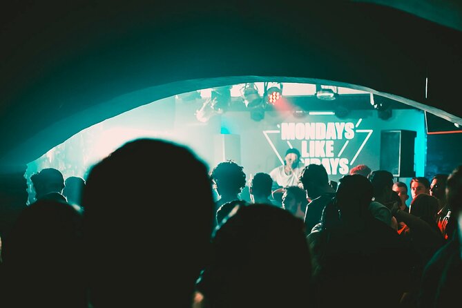 MONDAYS LIKE FRIDAYS - GIRLS 3 FREE DRINKS | Admission Ticket - How to enjoy it like a local, even if you are new to Prague