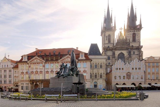 Pedestrian tour of Prague in Spanish - Key points to know before you go