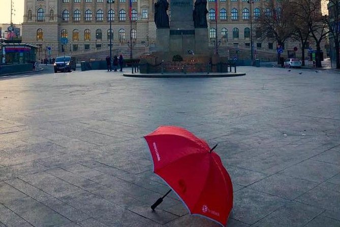 Pedestrian tour of Prague in Spanish - Wenceslas Square and the Municipal House, why modern Prague matters