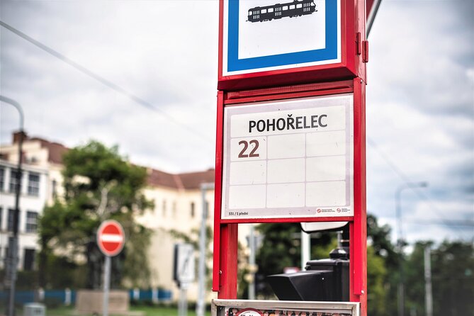Prague: 1-Hour Castle Tour With Fast-GET Admission Ticket - The Hradčany walk: stories you actually use inside the castle