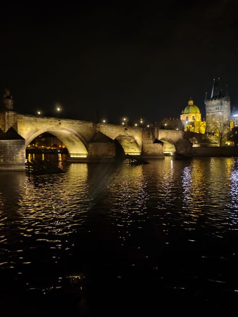 Prague: 1-hour Cruise with Audio Guide - Weather and comfort: cold air, fogged windows, and how to cope