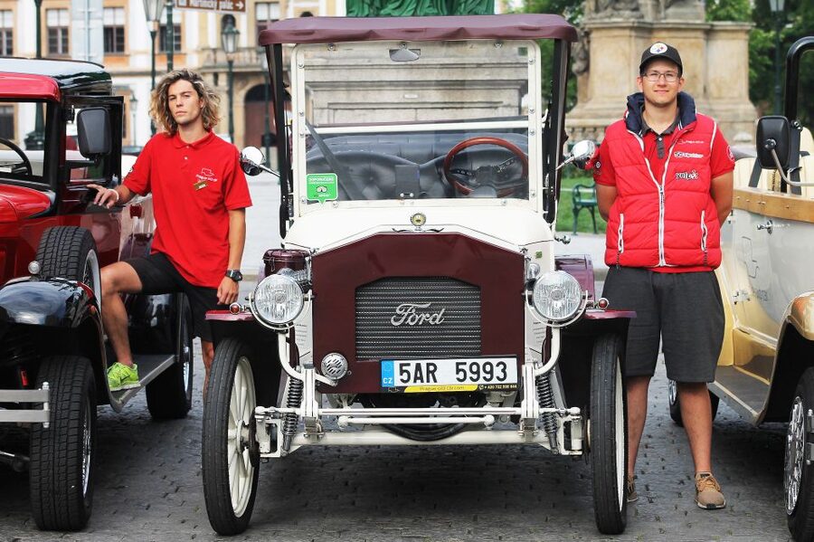 Prague: 1-Hour Vintage Car Tour - Live commentary in Czech, English, or German: what you should listen for