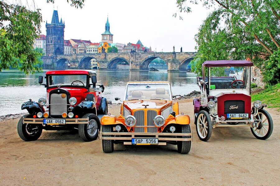 Prague: 1-Hour Vintage Car Tour - Why this 1-hour vintage car tour makes sense in Prague