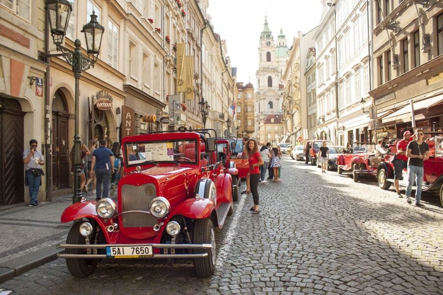 Prague: 1-Hour Vintage Car Tour - Customizing stops on the fly: how to plan your 60 minutes