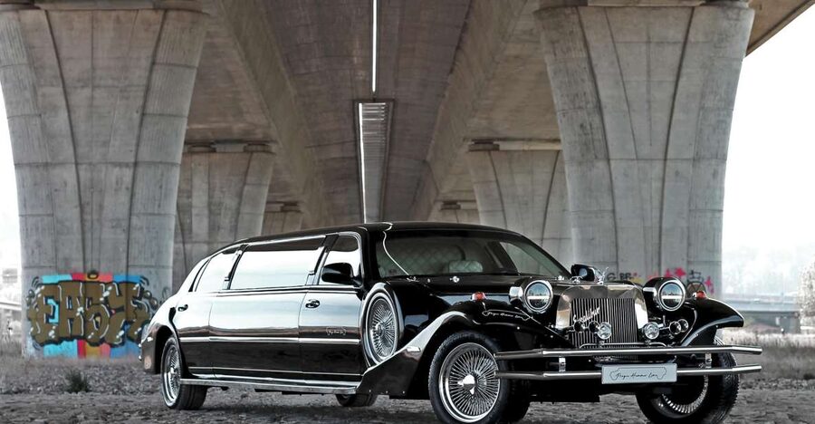 Prague: 1-Hour Vintage Limousine Rental - The Photo Stop at a Top Viewpoint, and How to Get the Best Results