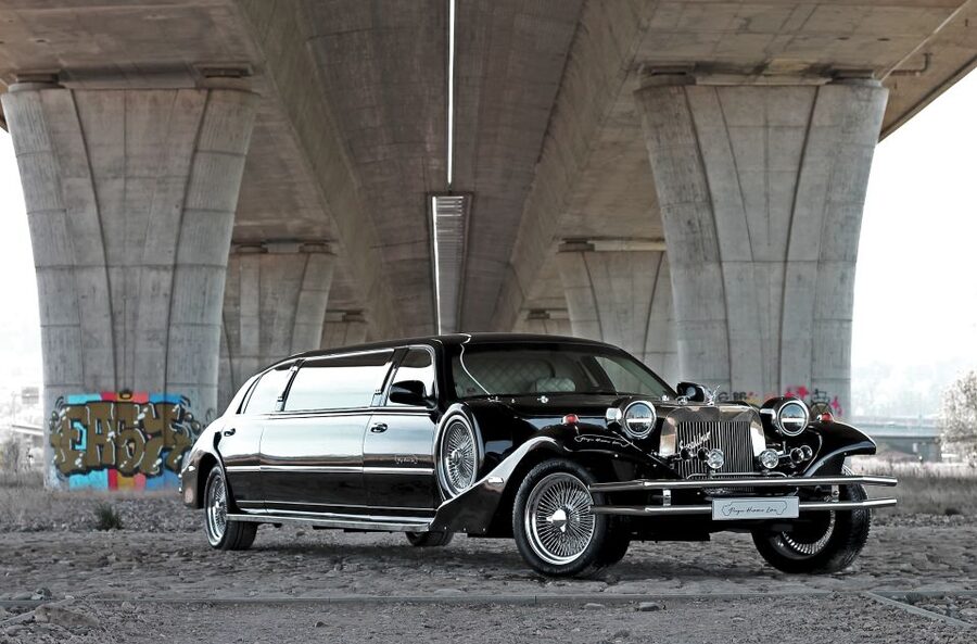 Prague: 1-Hour Vintage Limousine Rental - Timing in Prague: Traffic Can Help or Hurt Your One Hour
