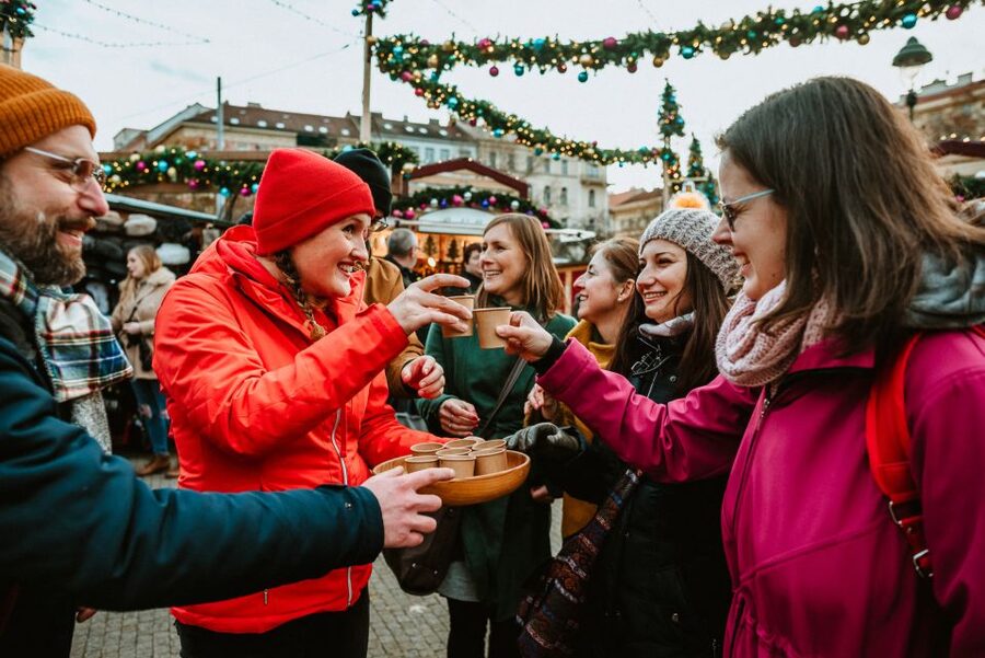 Prague: 2-3h Magical Christmas Markets Tour with Inclusions - Cookies, mulled wine, and hot mead: what’s actually included