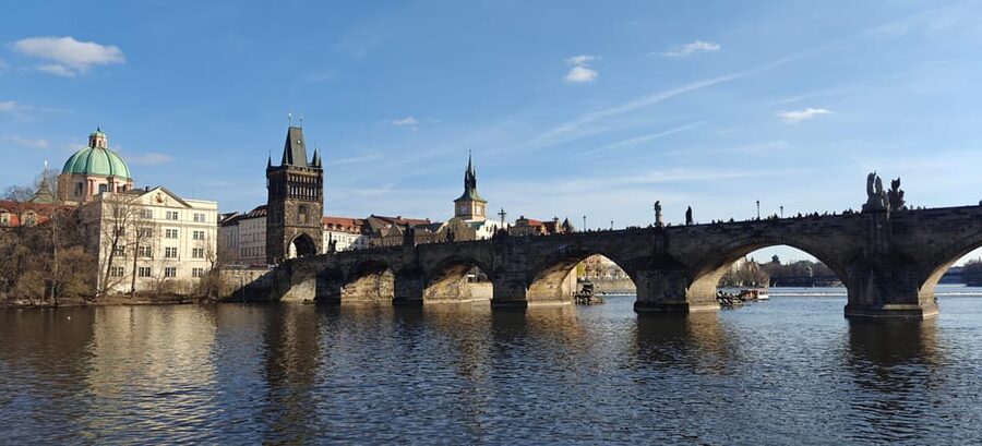 Prague: 2-Hour Historic Boat Cruise with Delicious Lunch - The sightseeing bundle you actually remember after