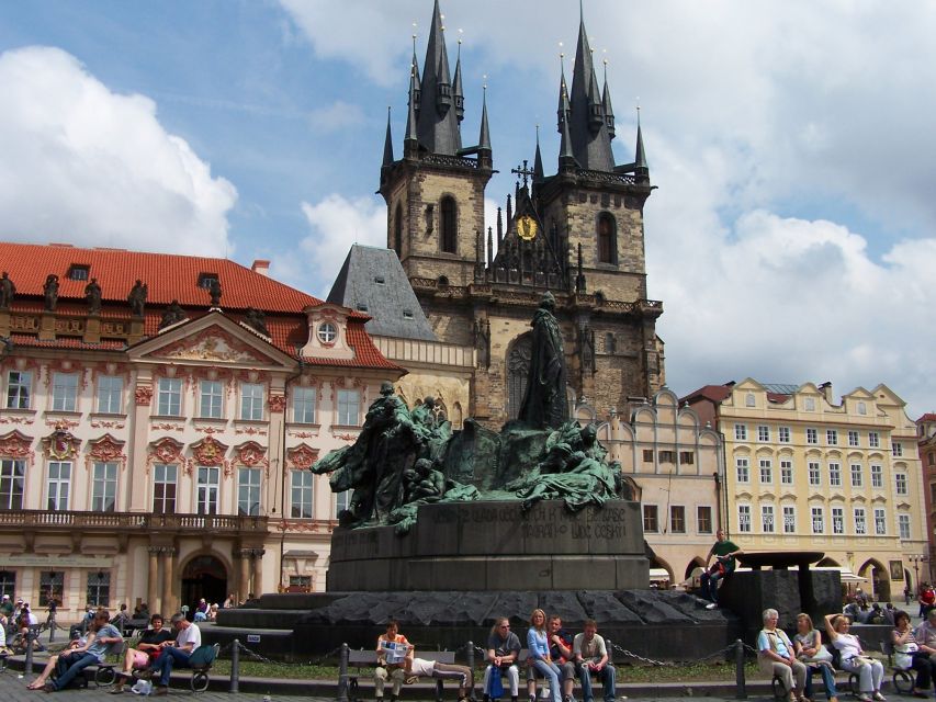 Prague: 2-Hour Old Town and Jewish Ghetto Walking Tour - Meeting at Týn Cathedral, Then Getting Into Position