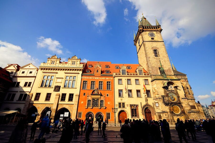 Prague: 2 hours city tour + 1 hour boat cruise - Starting at the yellow kiosk by Municipal House