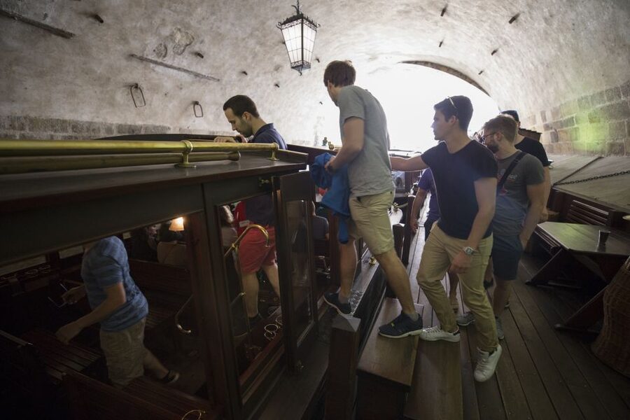 Prague: 3–Hour Castle Grounds Walking Tour and River Cruise - Logistics and comfort tips so your day stays smooth