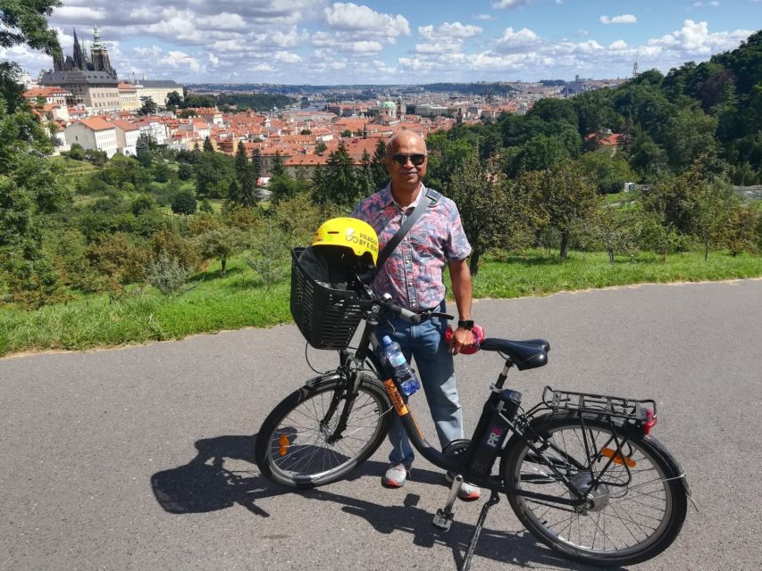 Prague: 3–Hour Communism and World War 2 E-Bike Tour - Jewish Old Town and anti-Nazi resistance sites