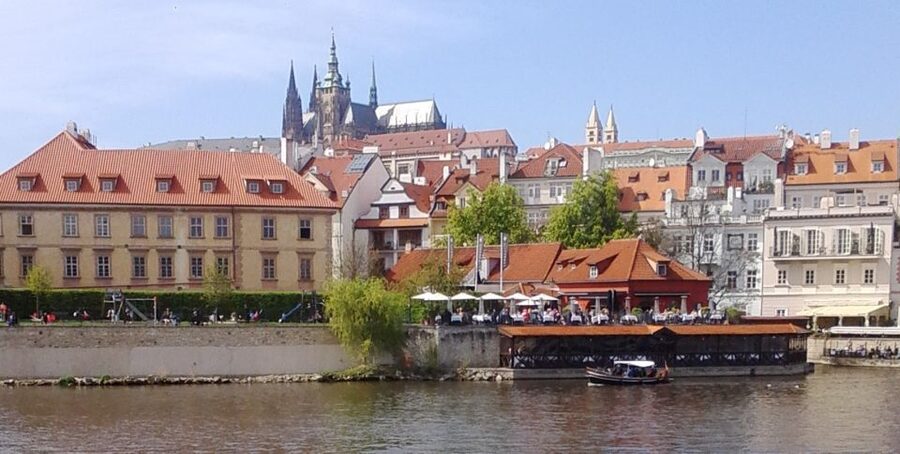 Prague: 3-hour Evening River Cruise with Dinner - Key things to know before you go
