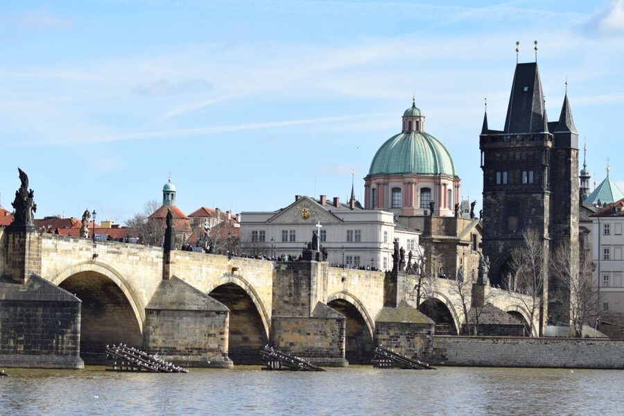 Prague: 3-hour Evening River Cruise with Dinner - Buffet dinner onboard: what all-you-can-eat really means in practice