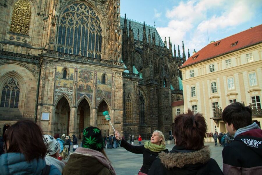 Prague: 3-Hour Old Town and Prague Castle Tour in German - Who this German Old Town and Castle tour suits best