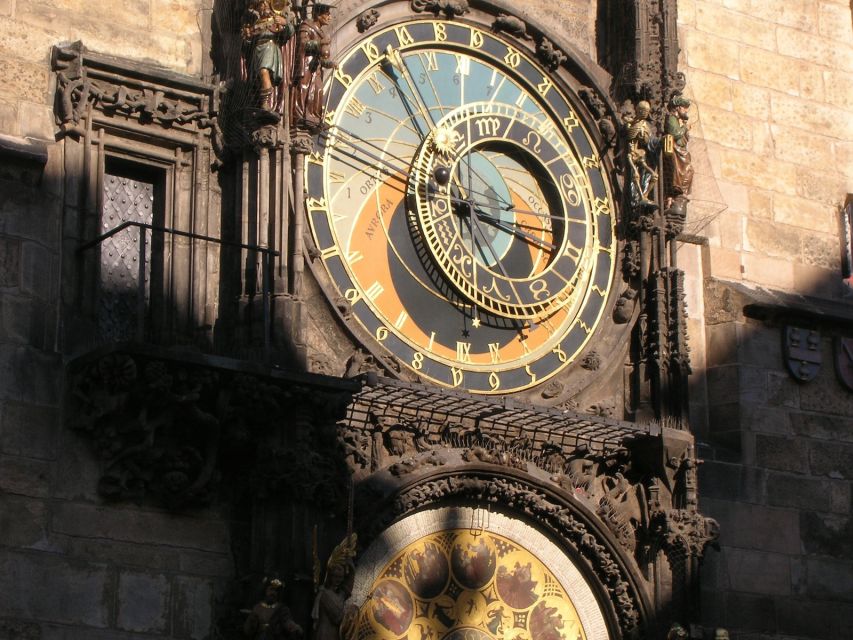 Prague: 3-Hour Old Town and Prague Castle Tour in German - Prague Castle exteriors, Royal Garden, and Golden Lane
