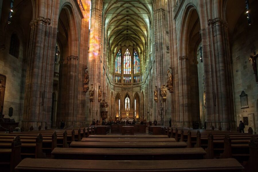 Prague: 3-Hour Old Town and Prague Castle Tour in German - Group pace, comfort rules, and what to bring