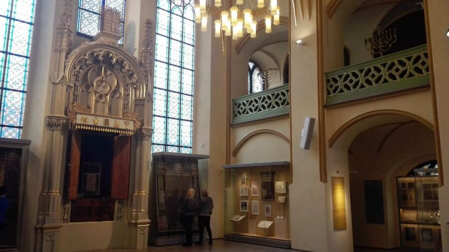 Prague: 3-Hour Private Jewish Quarter Tour - Meeting Your Guide at Cartier on Old Town Square
