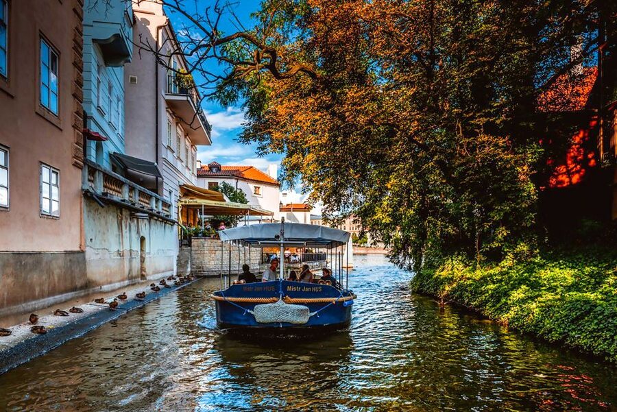 Prague: 45-Minute Sightseeing Cruise to Devil's Channel - Who this cruise suits, and who should consider other options