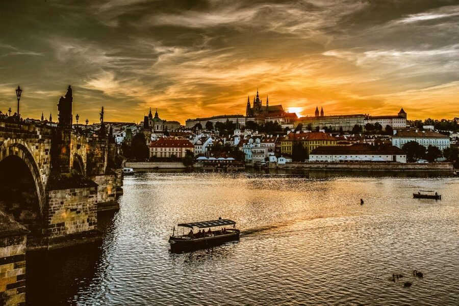 Prague: 45-Minute Sightseeing Cruise to Devil's Channel - From Čechův most to the pier: how boarding usually feels