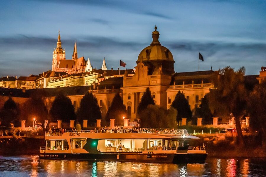 Prague: 50-Minute Sightseeing Evening Cruise - Price and value: why $21 can make sense for a short night