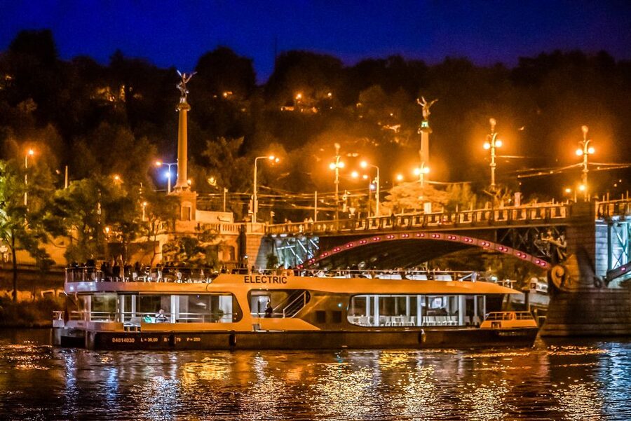 Prague: 50-Minute Sightseeing Evening Cruise - Audio guide options: headphones, multilingual narration, and backups