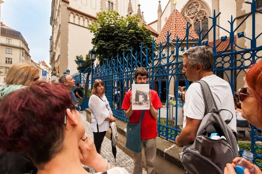 Prague: 6-Hour City Tour including Cruise and Lunch - Lunch reset: Czech food without the guesswork