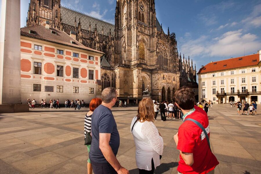 Prague: 6-Hour City Tour including Cruise and Lunch - Who should book, and who should plan differently