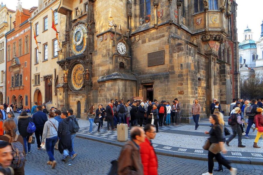 Prague: 6-Hour City Tour including Cruise and Lunch - Old Town Square to Charles University: the center of the story