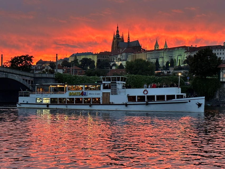Prague: Advent Boat Cruise with Sweets and Hot Drinks - Advent Only, Thursday to Sunday: When You Can Go