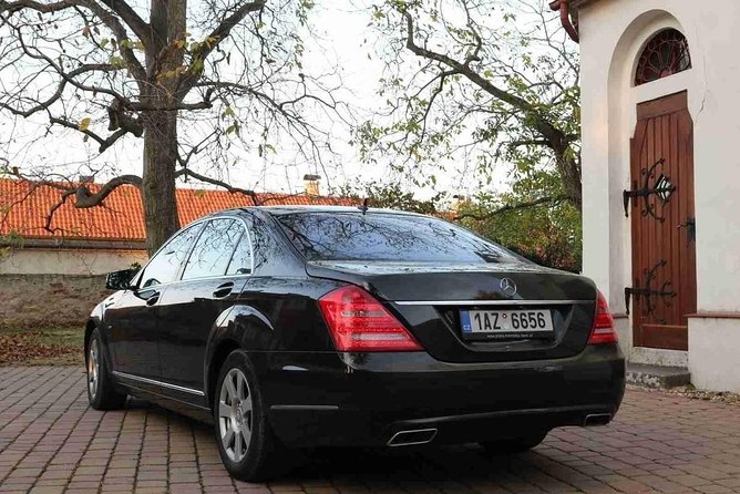 Prague airport luxury transfer by a Mercedes Benz S class - Arriving With Luggage: How the Meet and Greet Helps