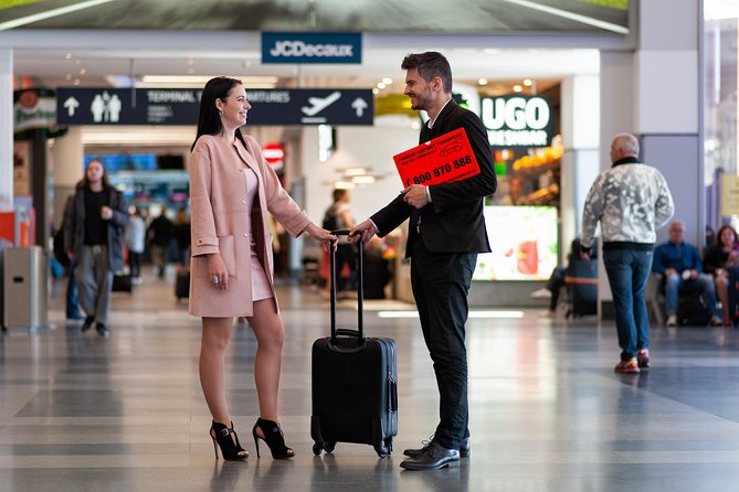 Prague Airport Private Arrival Transfer - Private Car vs Minibus, Based on Your Group Size