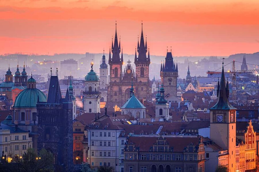 Prague: Award-Winning Old Town Food Tour with Four Drinks - Photo stops that double as orientation around Old Town