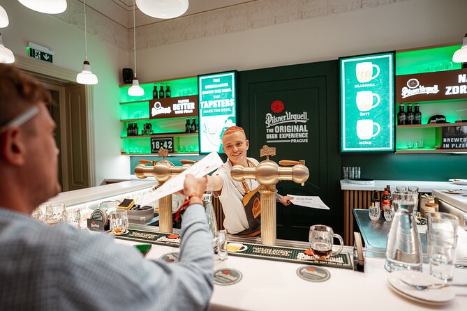 Prague Beer Pouring Class at Pilsner Urquell - Beer pouring in Prague: why foam is the whole story
