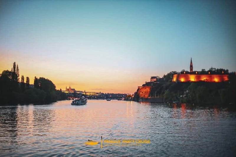 Prague : Boat Party with Afterparty at EPIC - Meet People Without Forcing It: A Friendly, Festive Crowd