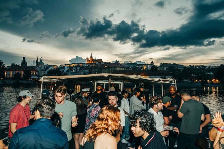 Prague: Booze Cruise with Open Bar and Duplex Entry - Timing and Practical Tips for a Smooth Night