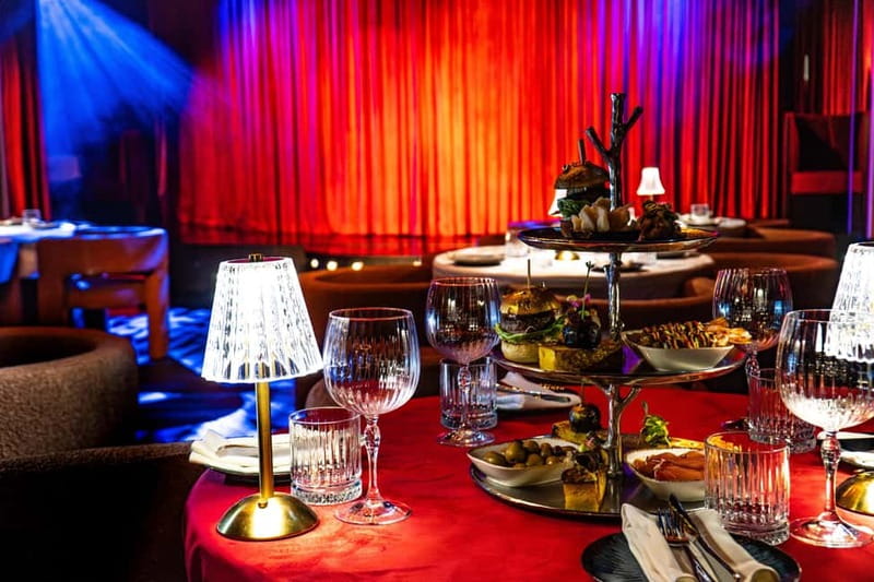 Prague: Cabaret Show at Medusa - Nightlife Prague - The dress code rules: the one part that can ruin the night