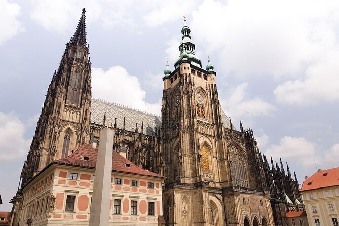 Prague Castle: Admission Ticket With Bus Transfer And Audioguide - Meeting at GET PRAGUE GUIDE and the Minibus Ride Up