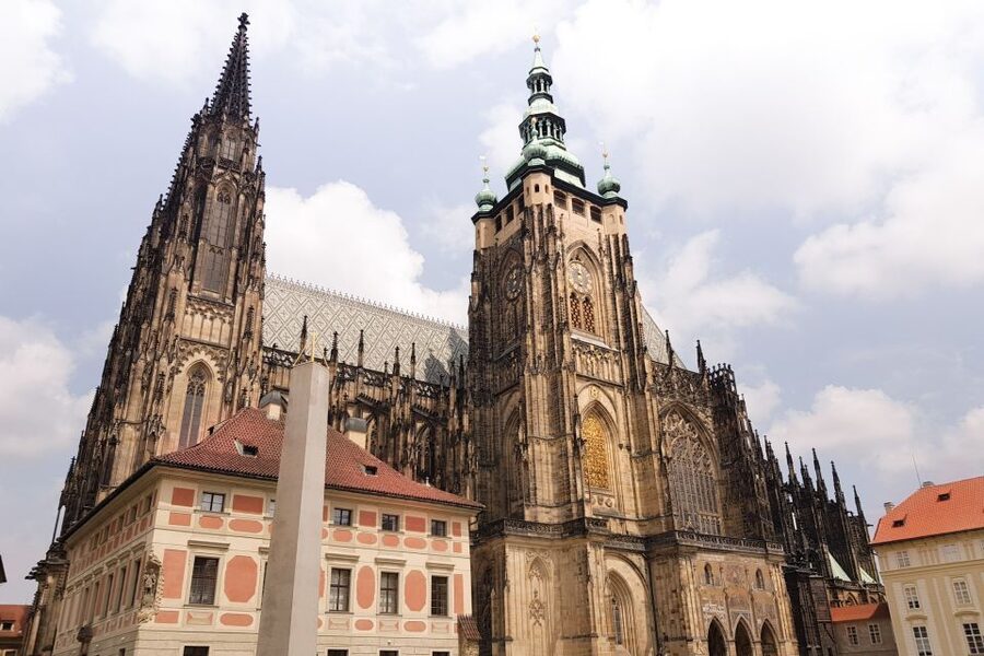 Prague Castle: Admission Ticket With Transfer And Audioguide - The audioguide on your phone: simple, multilingual, and data-light