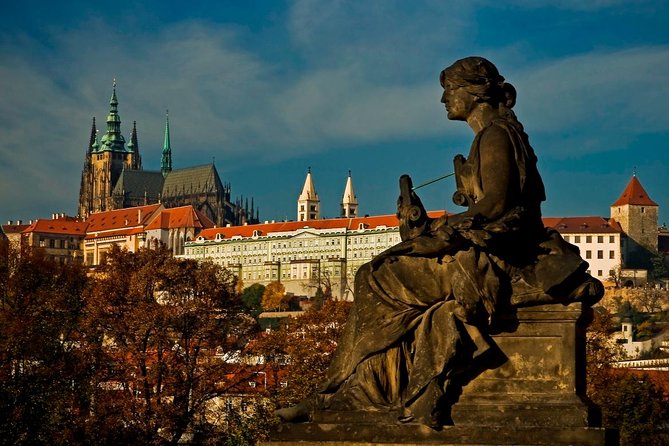 Prague Castle And Castle Grounds Walking Tour in french - Key points before you go