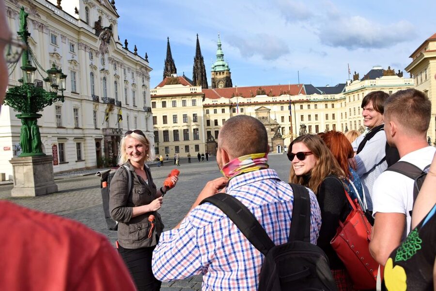 Prague: Castle and Jewish Quarter Tour - Josefov, the Jewish Quarter with a guided thread