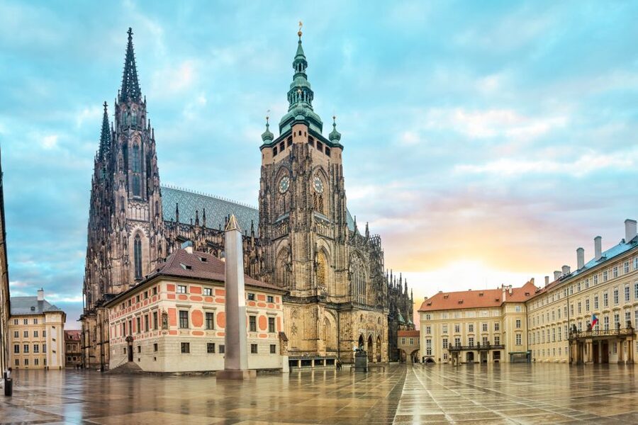 Prague Castle & Castle District: 2-Hour Guided Tour - Getting the right vibe fast at Charles Bridge