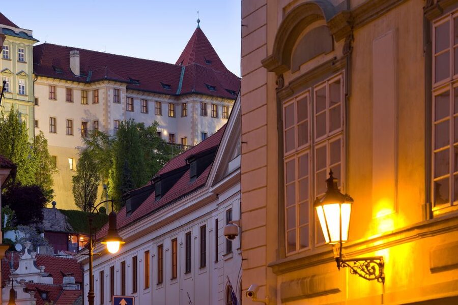 Prague Castle: Midday Classical Concert at Lobkowicz Palace - Lobkowicz Palace Turns a Lunch Break Into a Concert