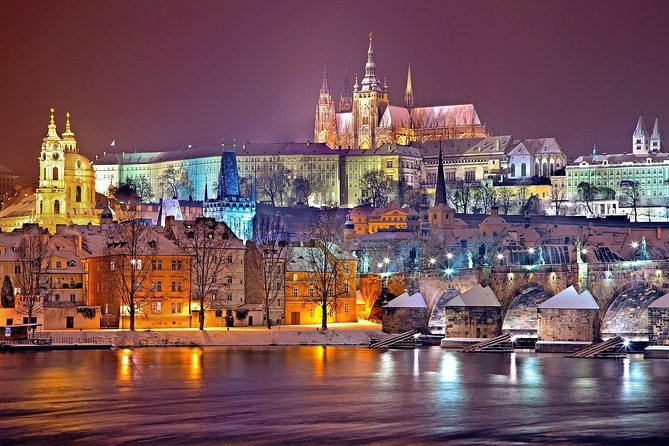 Prague Castle: Private fairytale walking tour - English tour delivery you can follow without effort